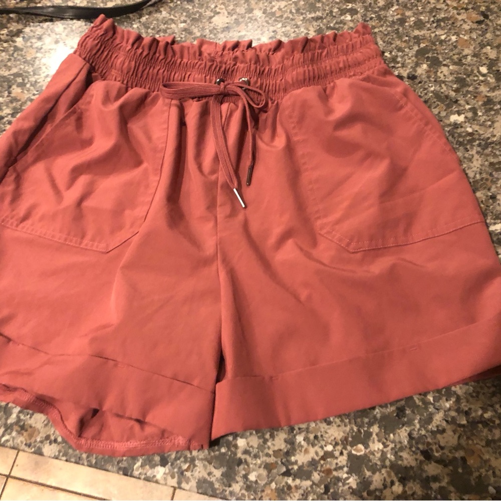 Danskin Women's Rosy Rust Drawstring Athletic Shorts in Med
